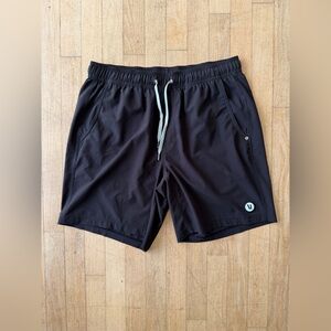 Vuori Kore Short Unlined 7” | Black | Large